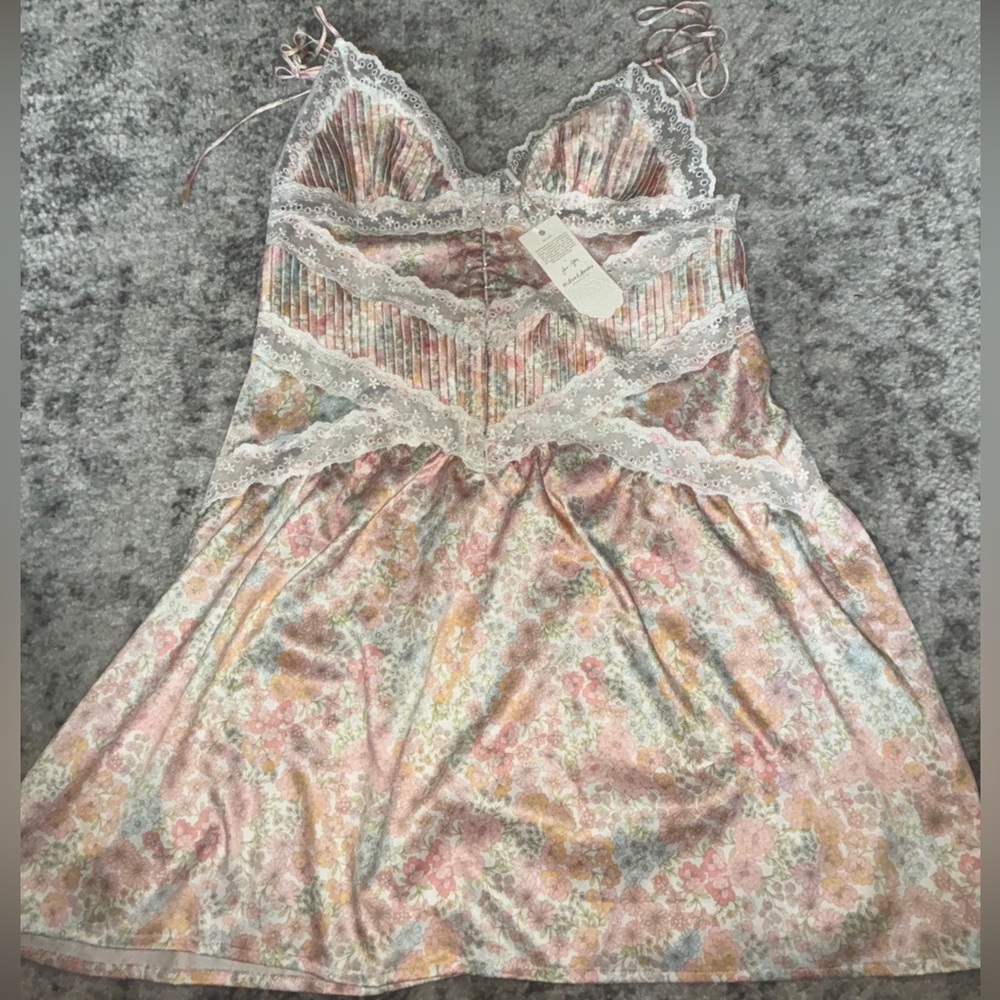 NWT For Love and Lemons Dress Size: Large - Picture 4 of 7